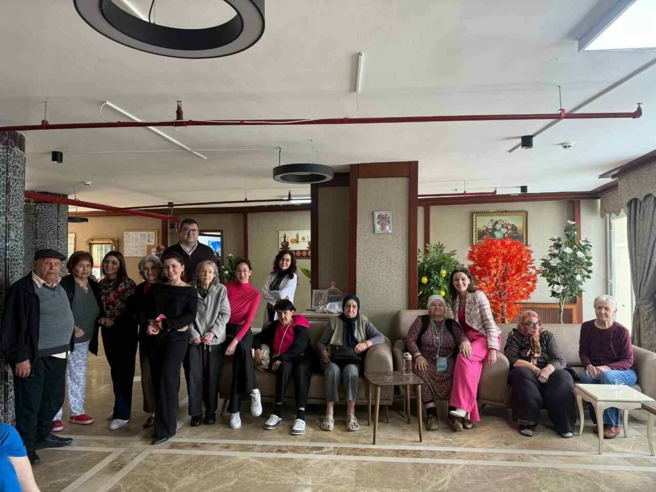 Burtom’dan huzurevi sakinlerine ziyaret