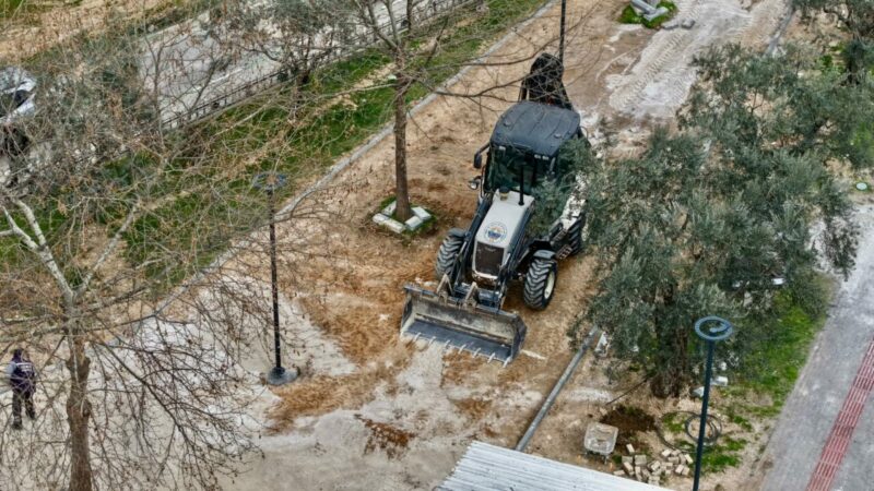Bursa Gemlik’in kalbi yenileniyor! Gemlik'in merkezindeki Çarşı Meydanı’nda çevre düzenleme çalışmalarını sürdürüyor. Taş parke