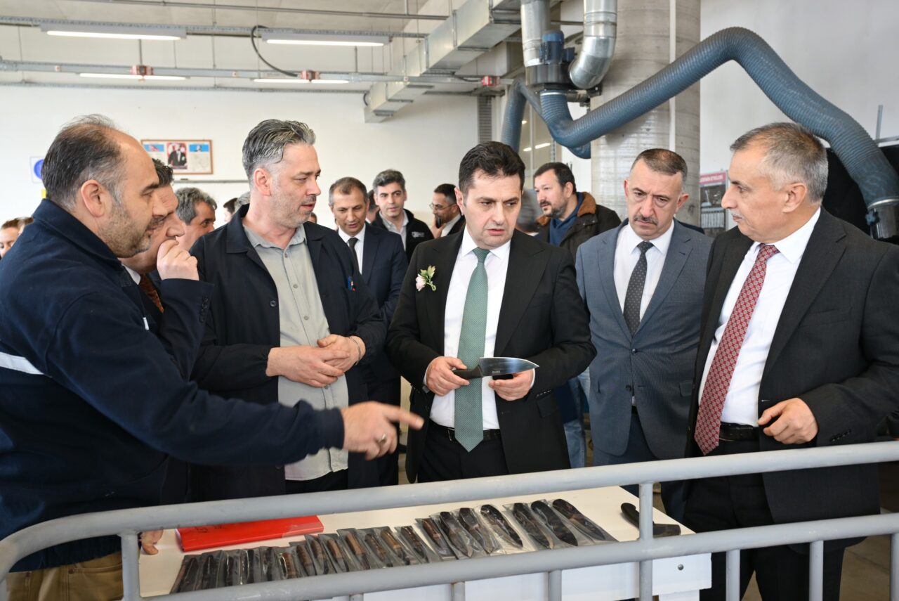 Bursa’da usta eller geleceği şekillendiriyor!