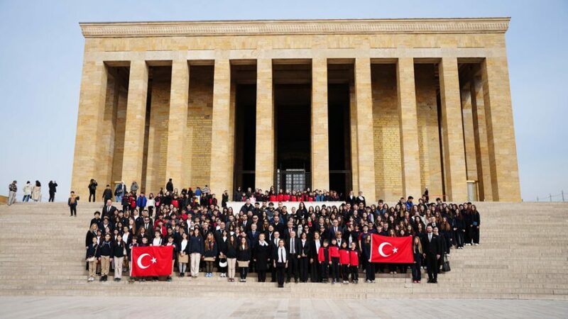 ÇEK, 3 Mart’ın 102. yıl dönümünde Ata’nın huzurunda Çağdaş Eğitim Kooperatifi Tevhîd-i Tedrîsât (Öğretim Birliği) Kanunu’nun kabulünün 102.