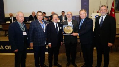 Bursa OSB’de Hüseyin Durmaz güven tazeledi! Kongrenin onur konuğu Devlet eski Bakanı Cavit Çağlar’dı…