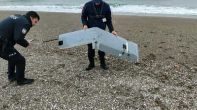 Deniz kıyısında İHA parçaları bulundu