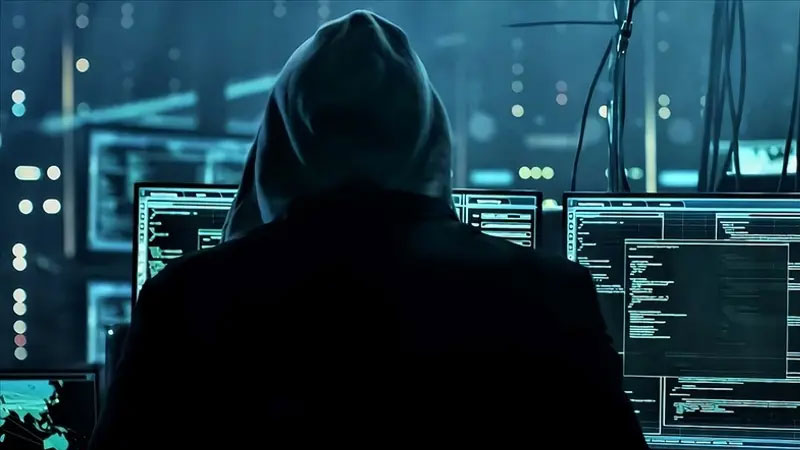 Siyah şapkalı hackerlara operasyon: Ellerinde 20 milyon kişinin bilgileri var Siyah şapkalı hackerlara operasyon: Ellerinde 20 milyon kişinin bilgileri var