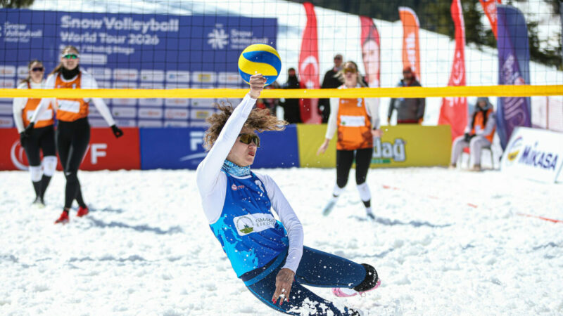 Uludağ İçecek Türk A.Ş.'nin sponsorluğunda Bursa'da, 2026 FIVB Kar Voleybolu