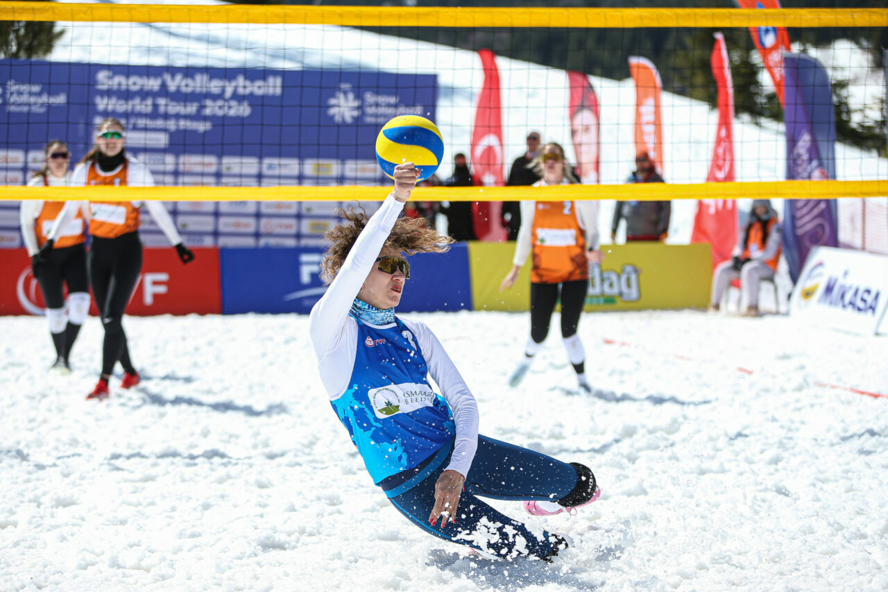 Dünya takımları Bursa’da: Uludağ’da uluslararası turnuva başladı!