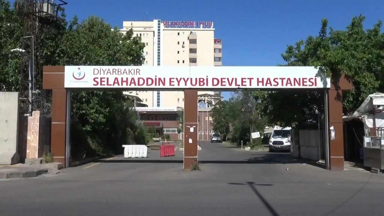 ‘Dur’ ihtarına uymayıp kaçarken 2 polisi yaraladı! Ehliyetsiz sürücüye 329 bin TL ceza