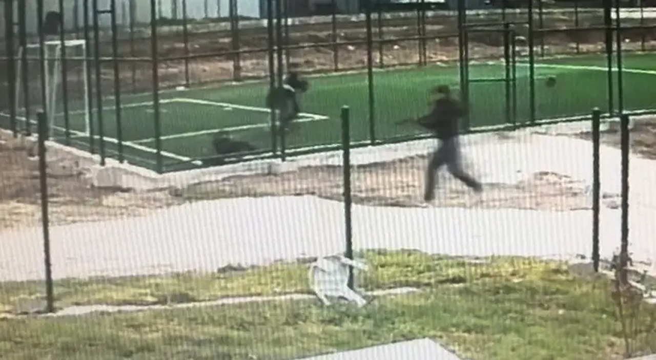 Parkta dehşet! Akranını tüfekle kovalayıp vurdu