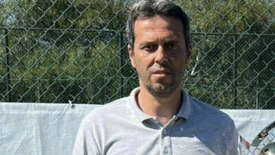 Bursa’da halı sahada kalp krizi geçiren eski futbolcunun o anları ortaya çıktı Bursa’da halı sahada kalp krizi geçiren eski futbolcunun o anları ortaya çıktı