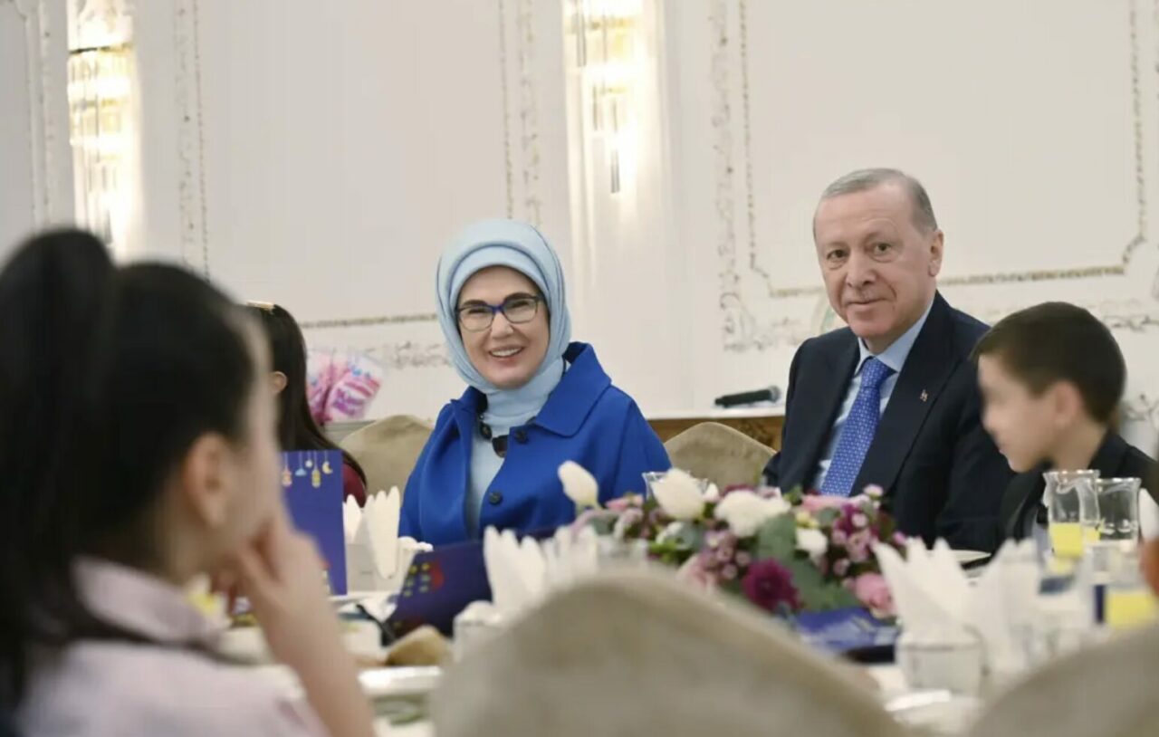 Cumhurbaşkanı Erdoğan, çocuklarla iftarda bir araya geldi