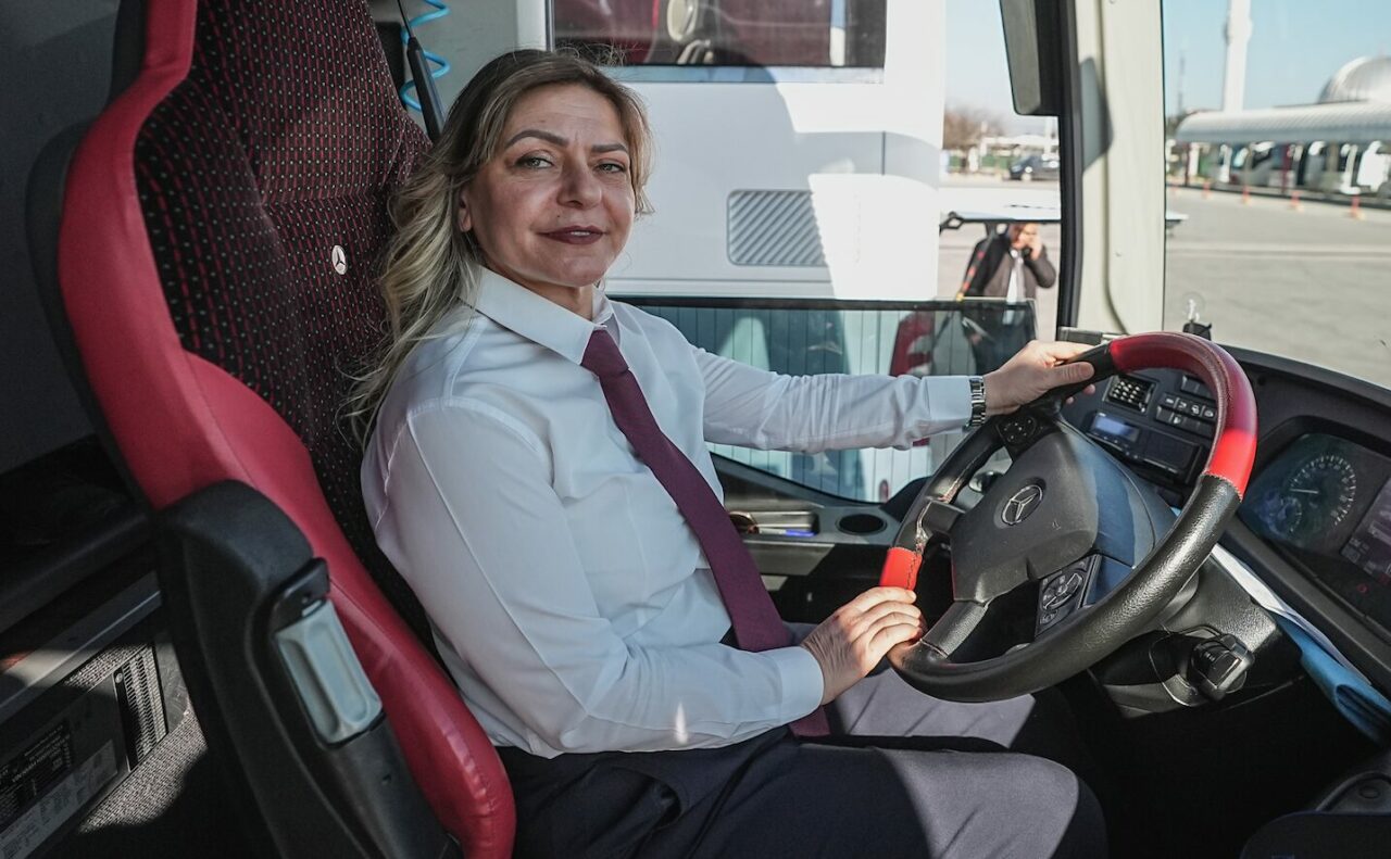 Bursa terminalinde kadınların gücü; Şenay kaptan 6 yıldır yolcu taşıyor