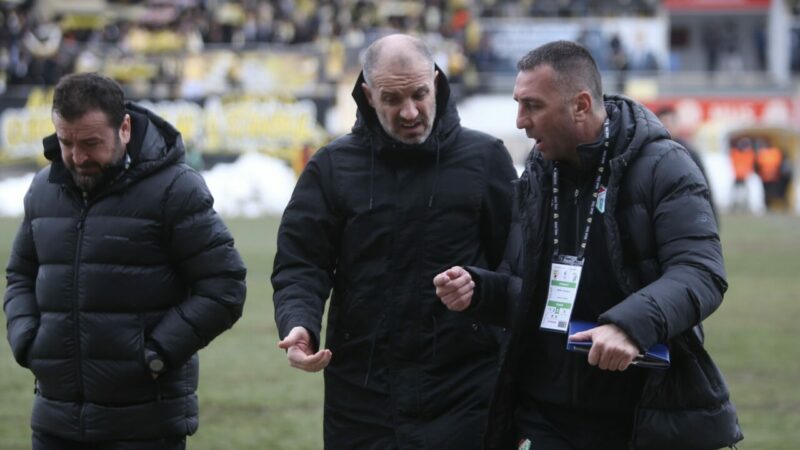 Bursaspor’un hocası Mustafa Er’den balçıkta kazanılan 3 puan yorumu Bursaspor Teknik Direktörü Mustafa Er, Muş'ta müthiş bir mücadele örneği