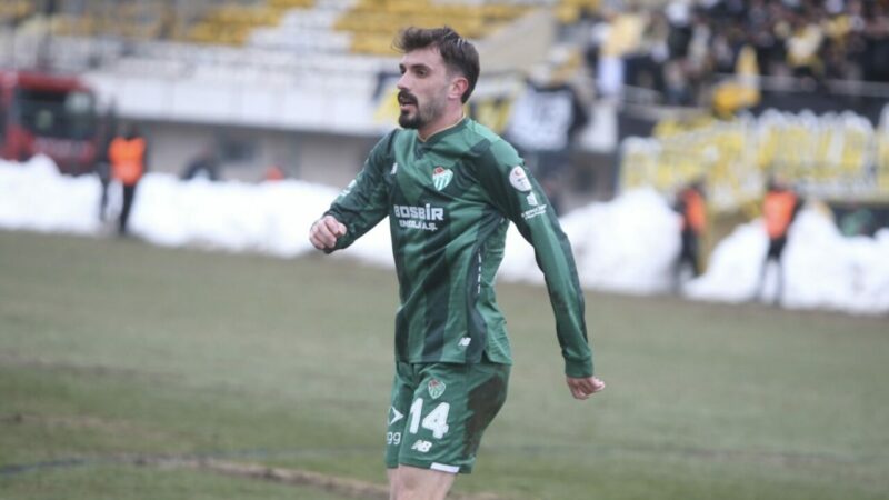 Bursaspor’a bir oyuncudan kötü haber Kahramanmaraş İstiklalspor maçının 45. dakikasında sarı kart gören Hakkı Türker