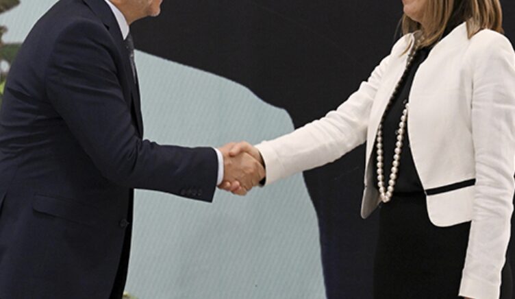 Bursa’da siyasi partilerin bayramlaşma programı belli oldu Bursa’da siyasi partilerin bayramlaşma programı belli oldu