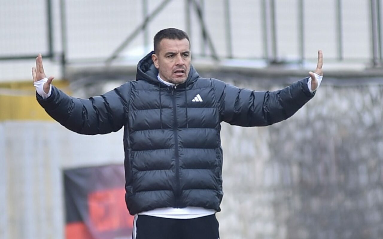 2.Lig’deki Bursa ekibinde şok ayrılık! 2.Lig’deki Bursa ekibinde şok ayrılık!