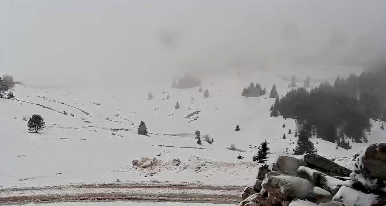 Bursa’ya kış geri döndü zirveye kar düştü!