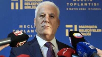 Gözaltına alınan Bursa Büyükşehir Belediye Başkanı Mustafa Bozbey'e, Bursa'daki CHP'li