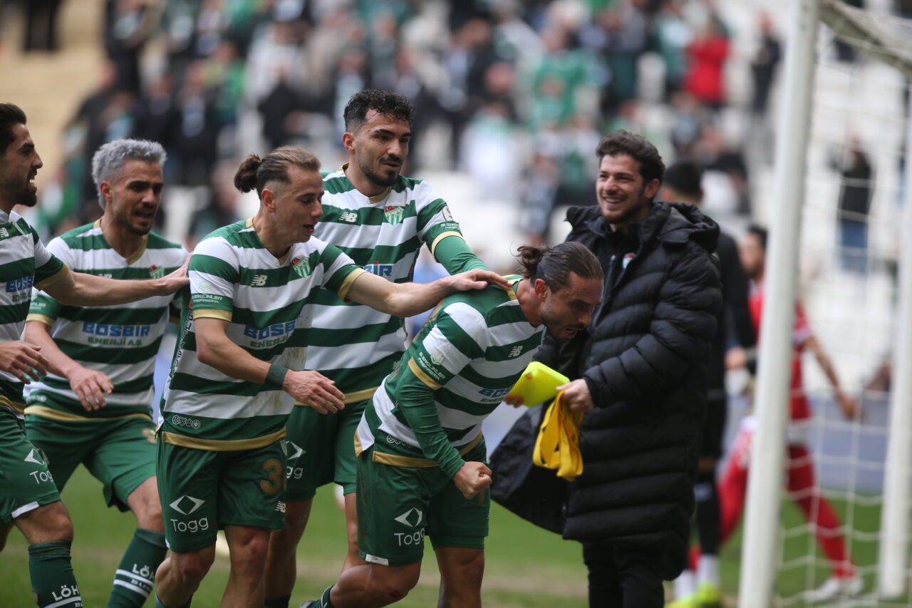 Lider Bursaspor 6 puanlık maça çıkıyor! Lider Bursaspor 6 puanlık maça çıkıyor!