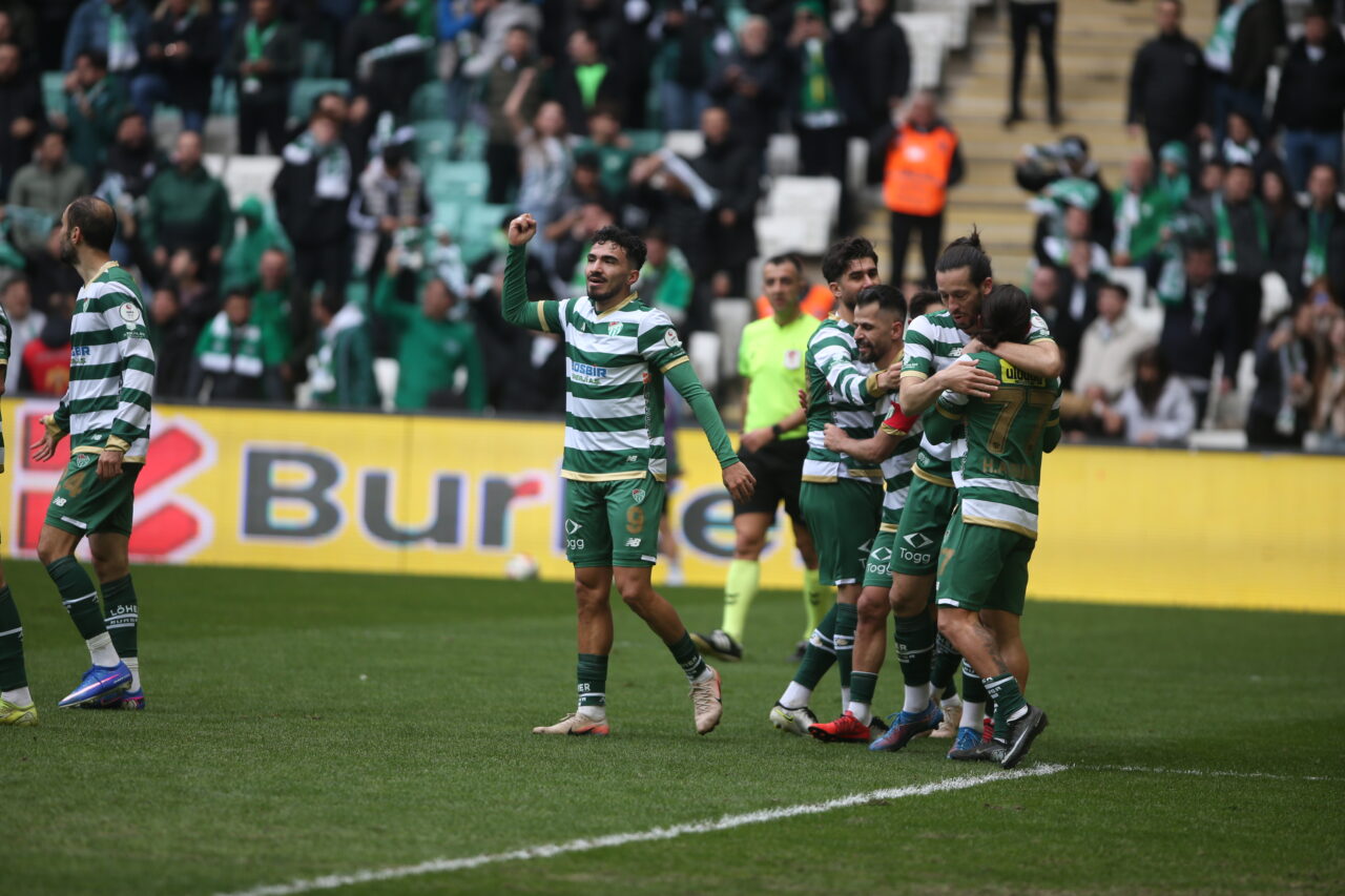 Bursaspor’un şampiyonluk anahtarı kendi evinde!