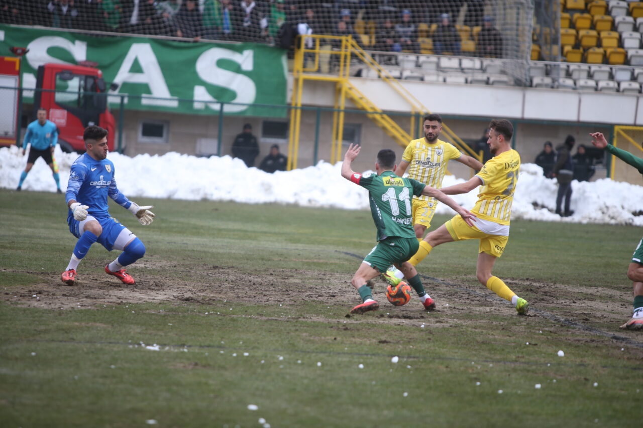 Bursaspor’un 10 gol, 6 asistle parlayan yıldızı!