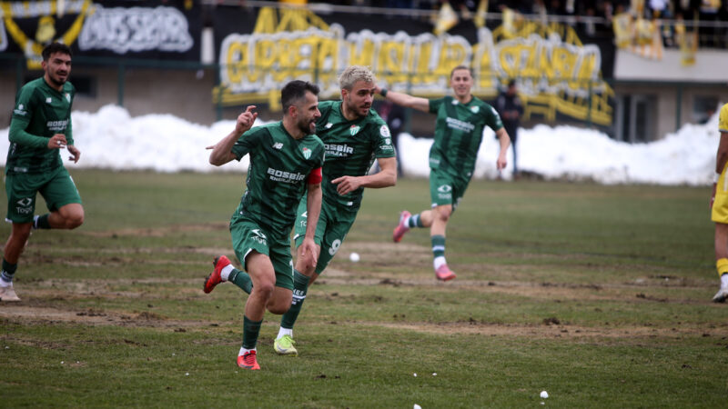 TFF 2. Lig Kırmızı Grup'un lideri Bursaspor, deplasmanda Muşspor'u 1-0