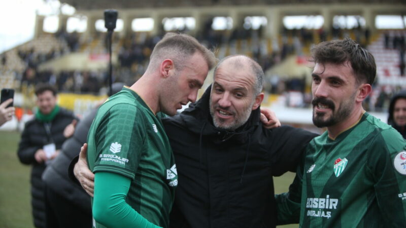 Bursaspor Teknik Direktörü Mustafa Er, henüz şampiyon olmadıklarını söyledi ve