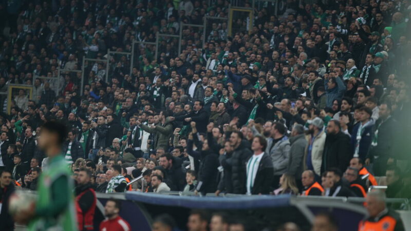 Bursaspor-Gebzespor maçının taraftar sayısı açıklandı Bursaspor-Güzide Gebzespor maçını 41 bin 870 taraftar tribünden takip etti.