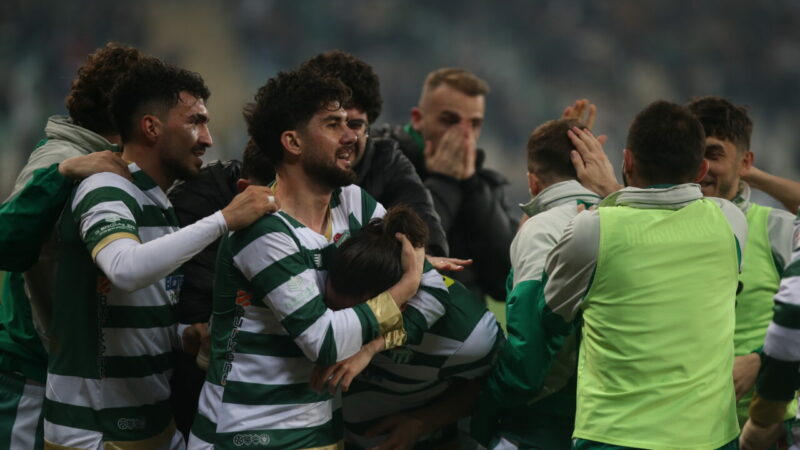 Bursaspor maçından önemli notlar Güzide Gebzespor'u 42 bin taraftarının önünde 2-0 yenerek şampiyonluğa bir