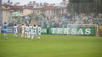 Fethiye’de 2 puan bırakan Bursaspor, en yakın takipçisi Aliağa’nın kaybetmesiyle,