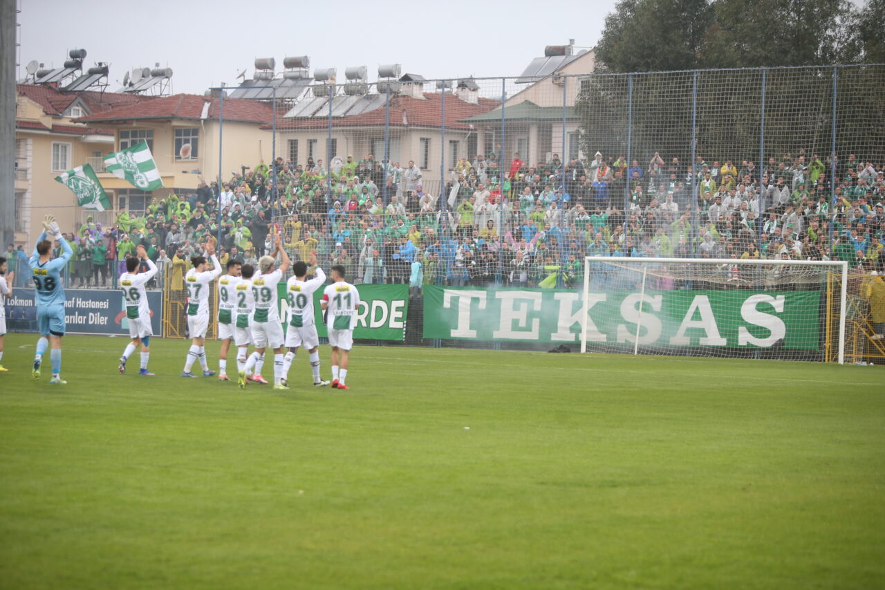 Fethiye’de 2 puan bırakan Bursaspor, en yakın takipçisi Aliağa’nın kaybetmesiyle,