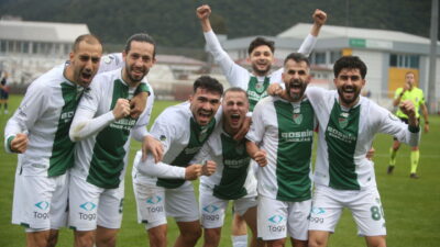 Son 4 maça en yakın takipçisinin 4 puan önünde zirvede