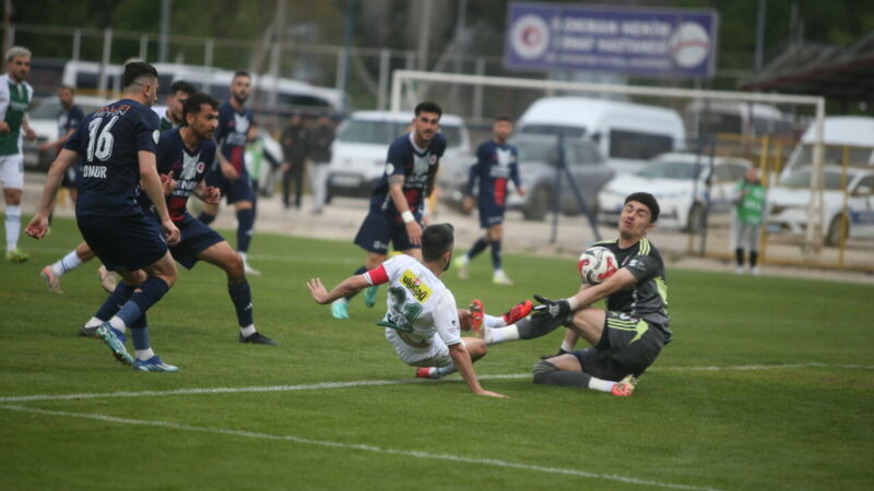 Bursaspor’dan Fethiye’de hiç hesapta olmayan kayıp! Lider Bursaspor, Fethiye'de öne geçtiği maçta rakibinin penaltıdan attığı gole
