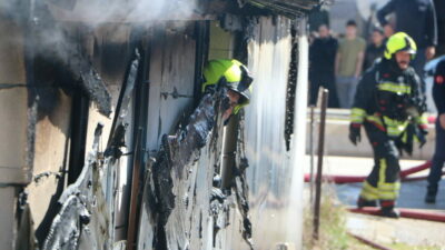 Ev ve yanındaki mobilya atölyesi yandı