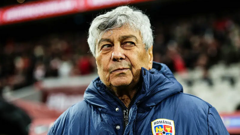 Romanya Milli Takım Teknik Direktörü Mircea Lucescu, antrenmanda fenalaşarak hastaneye