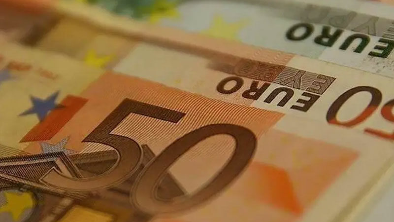 Euro iki ayın dibine yaklaştı