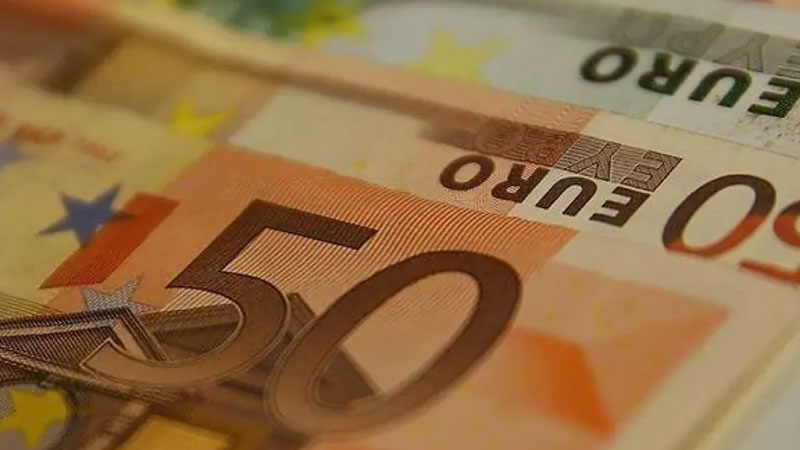 Euro iki ayın dibine yaklaştı