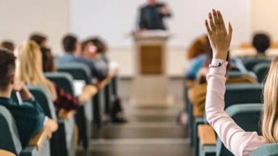 Üç üniversitede bazı bölümler kapatıldı