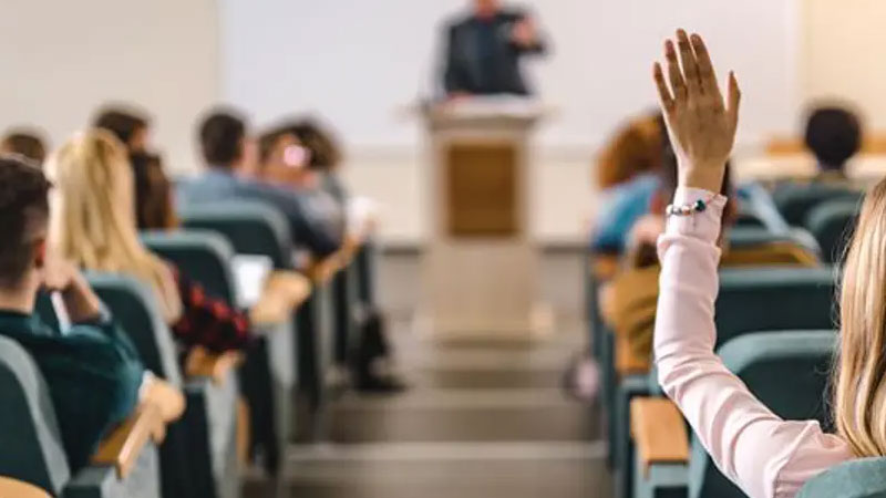 Üç üniversitede bazı bölümler kapatıldı