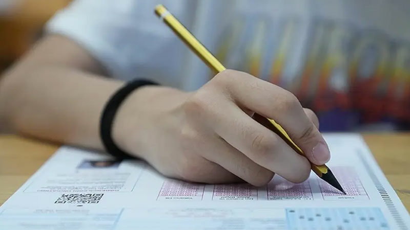 YKS başvurularında dikkat çeken kritik detay Yükseköğretim Kurumları Sınavı'na (YKS) başvuran aday sayısı 2023'te 3,5 milyonun