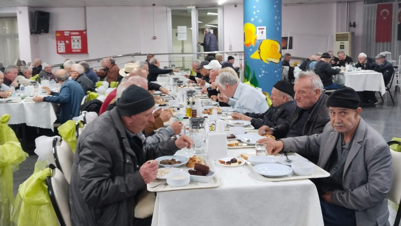 Burtom’dan huzurevinde gönül sofrası