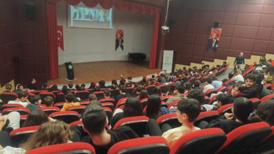 Doğa Koleji, 27 bin öğrenciyi Prof. Dr. Nevzat Tarhan ile buluşturdu