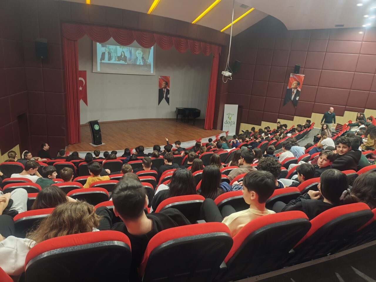 Doğa Koleji, 27 bin öğrenciyi Prof. Dr. Nevzat Tarhan ile buluşturdu Doğa Koleji, 27 bin öğrenciyi Prof. Dr. Nevzat Tarhan ile buluşturdu