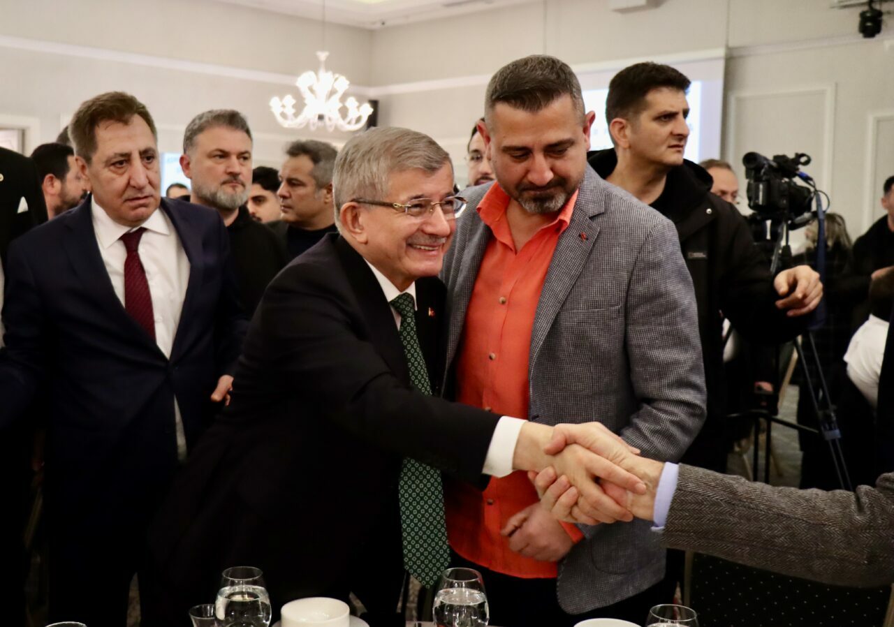 Gelecek Partisi Genel Başkanı Davutoğlu, Bursa’da iftar programına katıldı