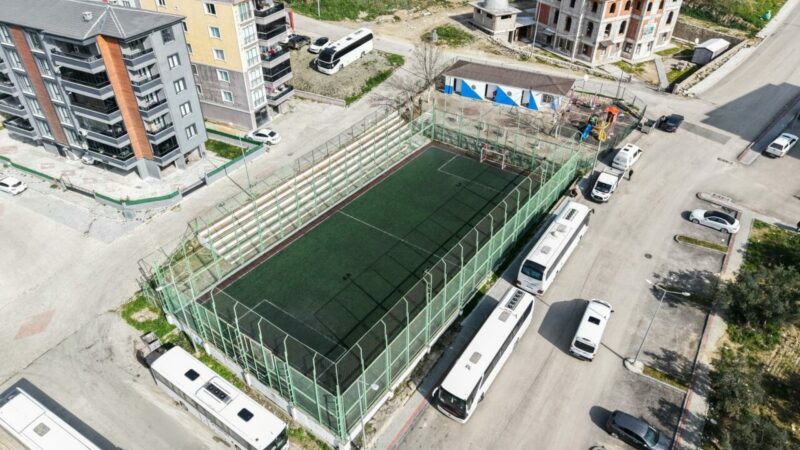 Bursa’nın o ilçesinde sahalar yenileniyor Bursa'nın Gemlik ilçesindeki halı sahalarda belediye ekiplerinin bakım onarım çalışmaları