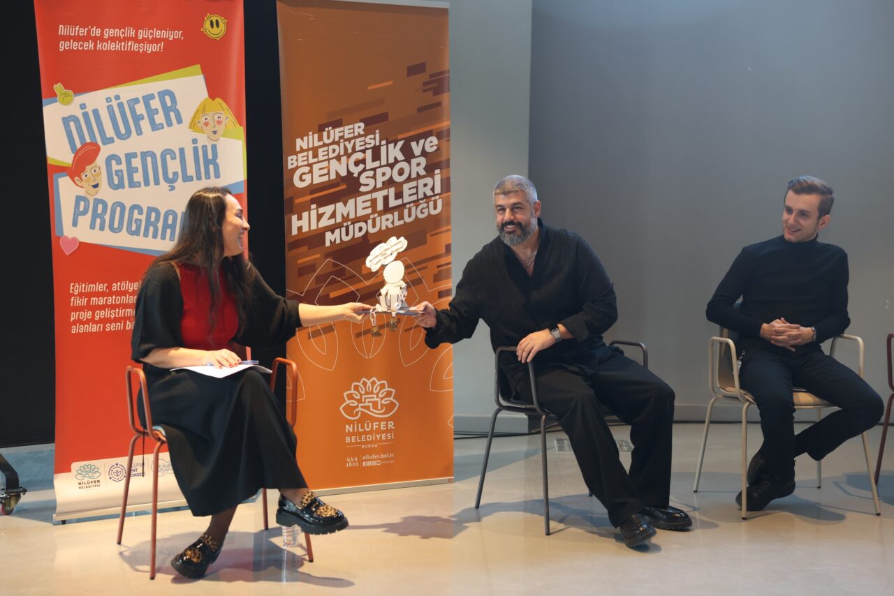 Gençler Nilüfer’de ifade özgürlüğünü konuştu Gençler Nilüfer’de ifade özgürlüğünü konuştu