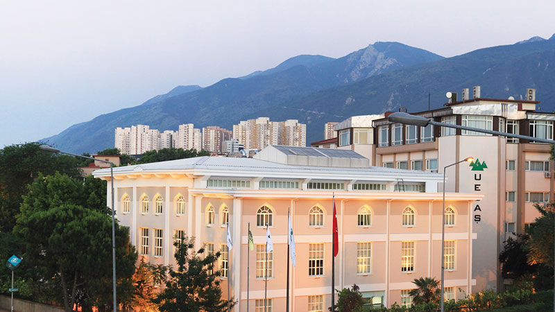 Bursa’nın merkezindeki tarihi bina bakın ne oluyor Bursa’nın merkezindeki tarihi bina bakın ne oluyor