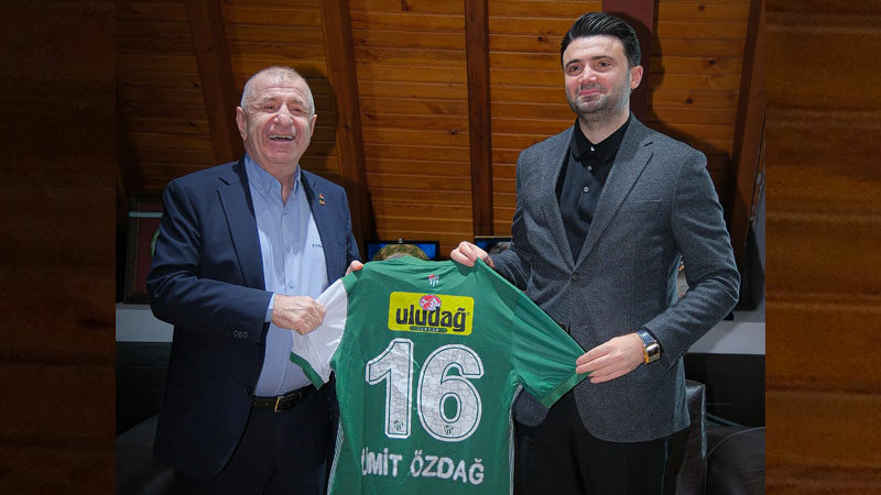 Ümit Özdağ’dan Bursaspor’a ziyaret Zafer Partisi Genel Başkanı Ümit Özdağ, beraberindeki heyetle birlikte Bursaspor