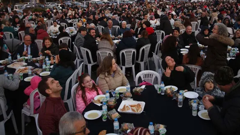 Bursa’da her gün 35 bin kişiye iftar yemeği