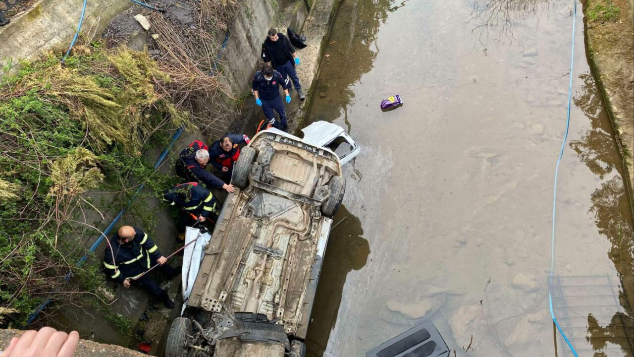 Korkunç kaza: 3 ölü, 2 yaralı Korkunç kaza: 3 ölü, 2 yaralı