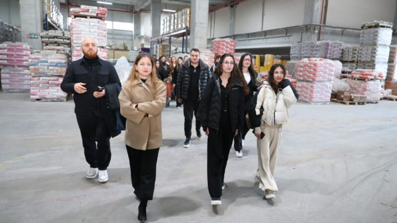 Bursalı öğrencilere girişimcilik dersi ‘Girişimci Kafası’ söyleşileriyle gençleri başarılı girişimcilerle buluşturan Osmangazi Belediyesi, bu