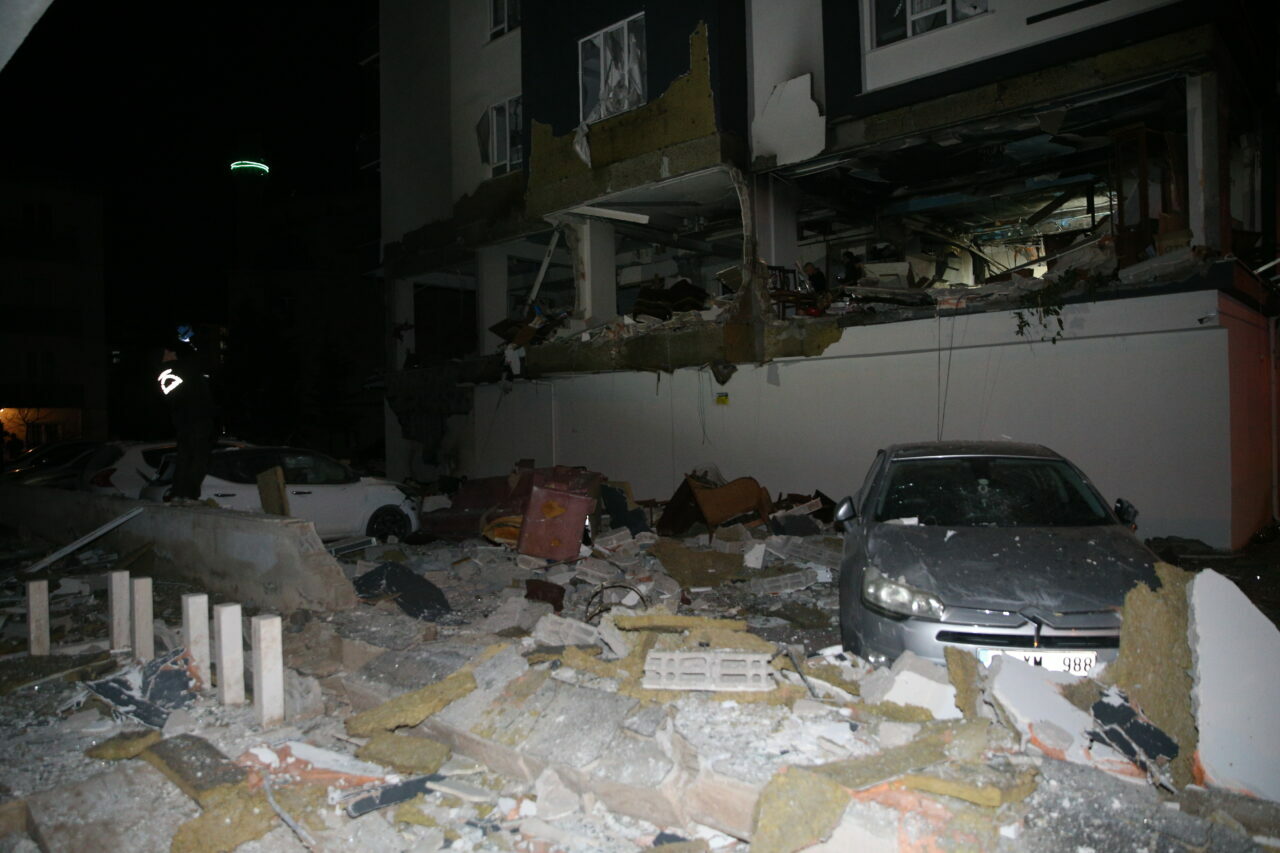 Apartmanda doğalgaz patlaması: Çok sayıda yaralı var